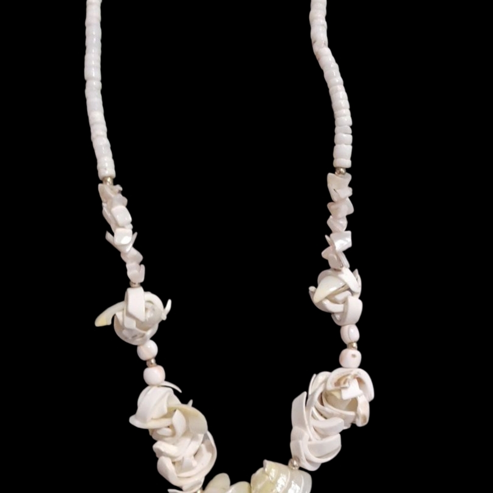 Elegant White Floral Necklace
